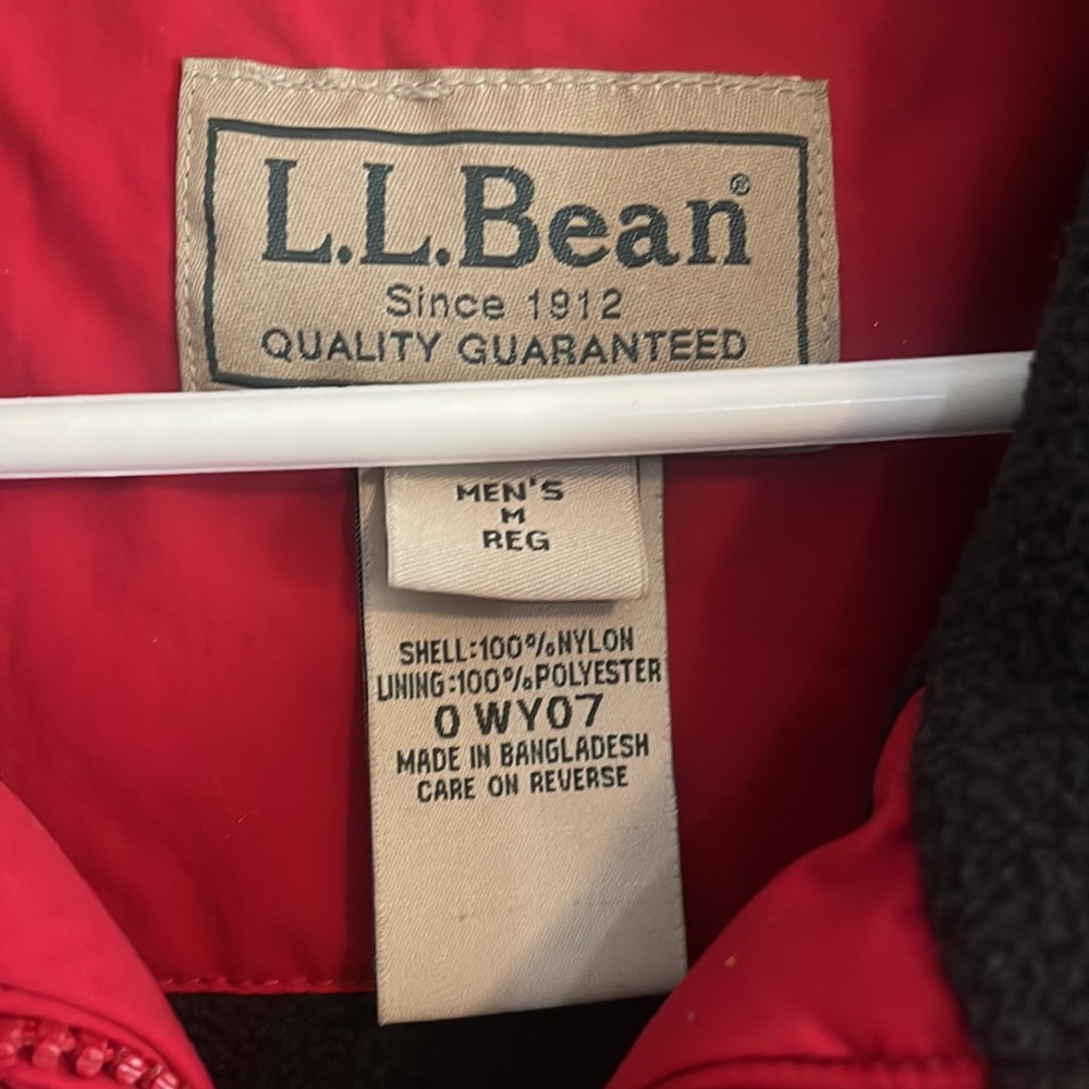 L.L. Bean Men's Puffer Vest Size Medium Regular - Picture 2 of 3